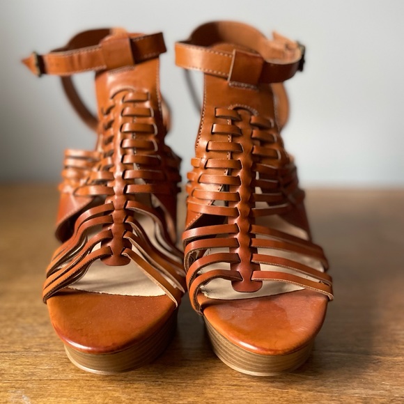 JustFab Chunky Heels, Size 9 - Picture 3 of 3